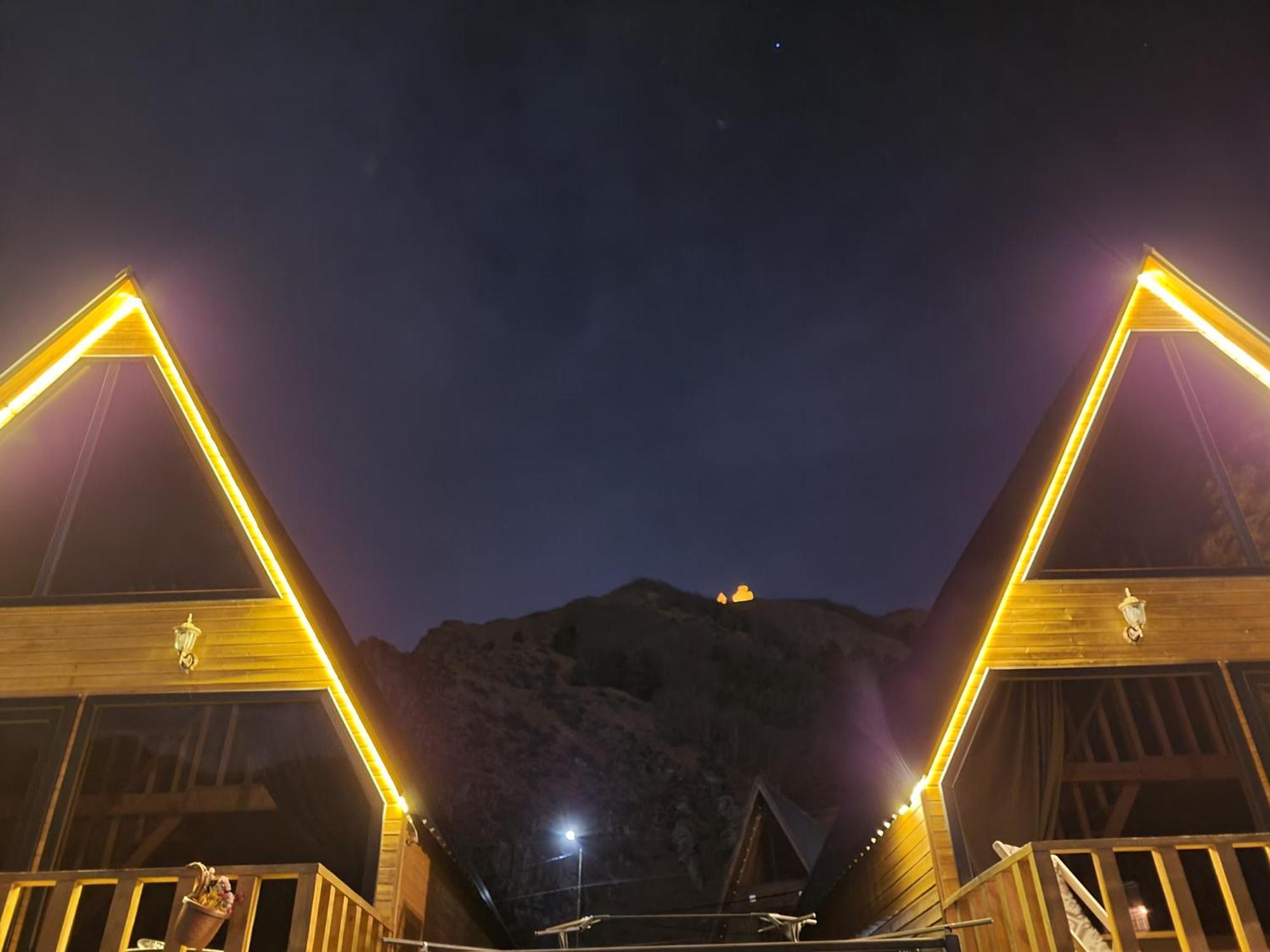 Pine Chalet Kazbegi Eksteriør bilde