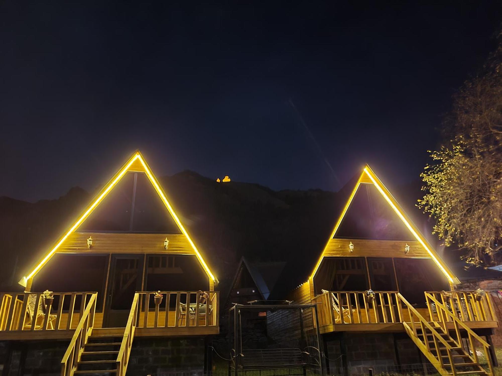 Pine Chalet Kazbegi Eksteriør bilde