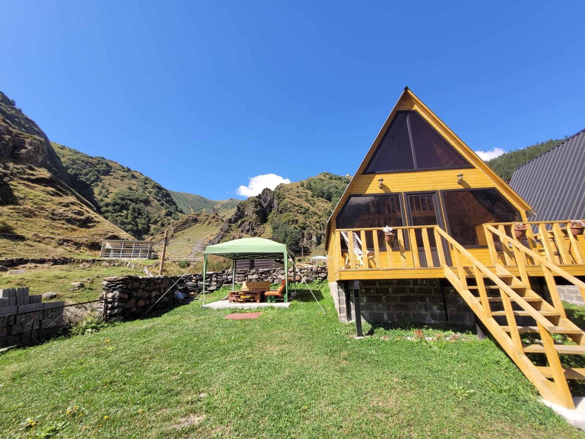 Pine Chalet Kazbegi Eksteriør bilde
